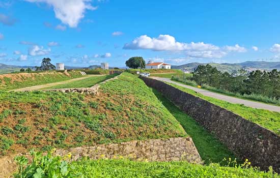 Memorial to the Lines
